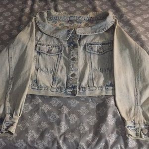 Light wash low cut jean jacket